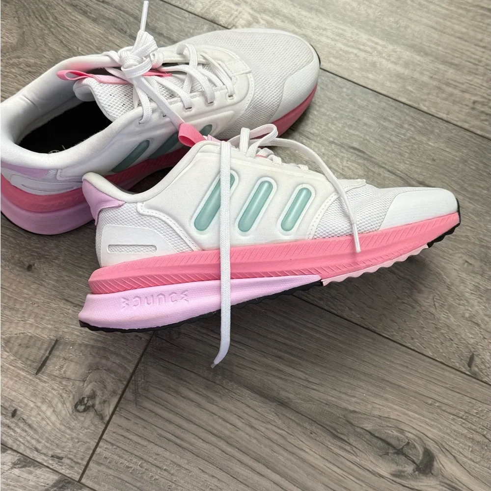 Adidas Women's White and Pink Athletic Shoes Sneaker size 7US(38) - Picture 1 of 7